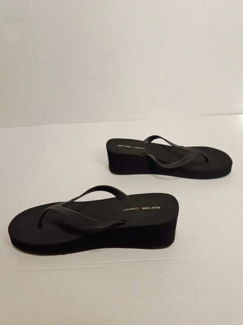 New York & Company Black Platform Wedge Flip Flops Sandals Women's Size 8 - Picture 3 of 7
